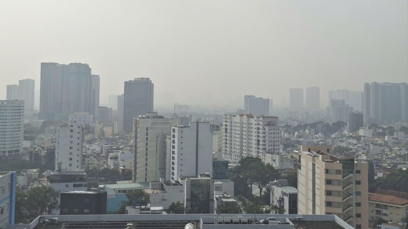 9月16日上午，胡志明市和南部地区继续出现混浊空气现象。图:三原
