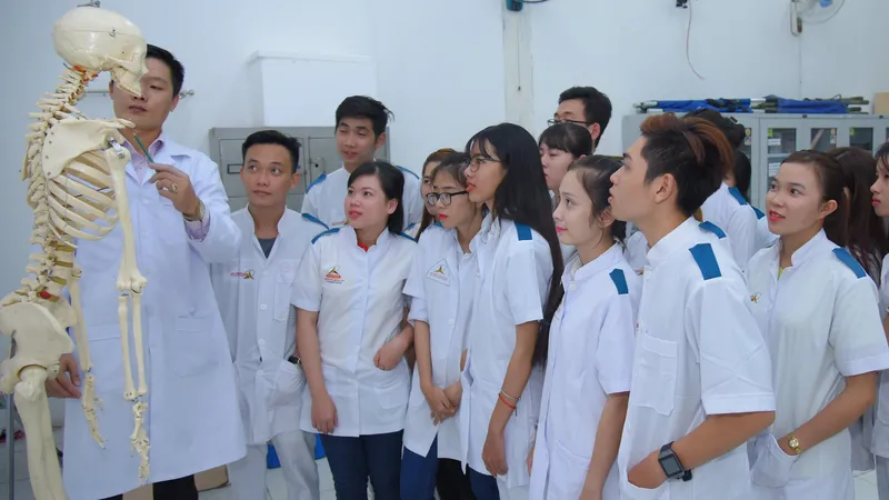 Học Cao đẳng ra trường có việc làm ngay 