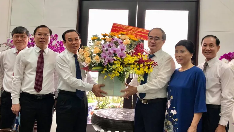 Bí thư Thành ủy TPHCM Nguyễn Văn Nên thăm và chúc mừng các nhà giáo lão thành cách mạng