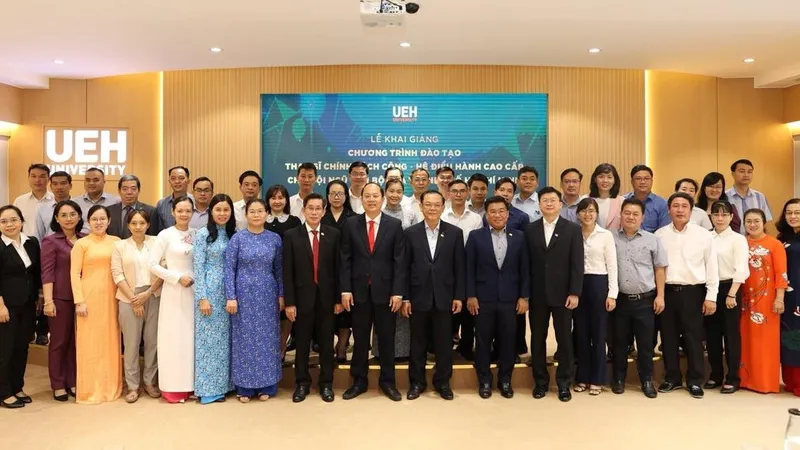 Khai giảng chương trình đào tạo Thạc sĩ Chính sách công cho đội ngũ cán bộ TPHCM 