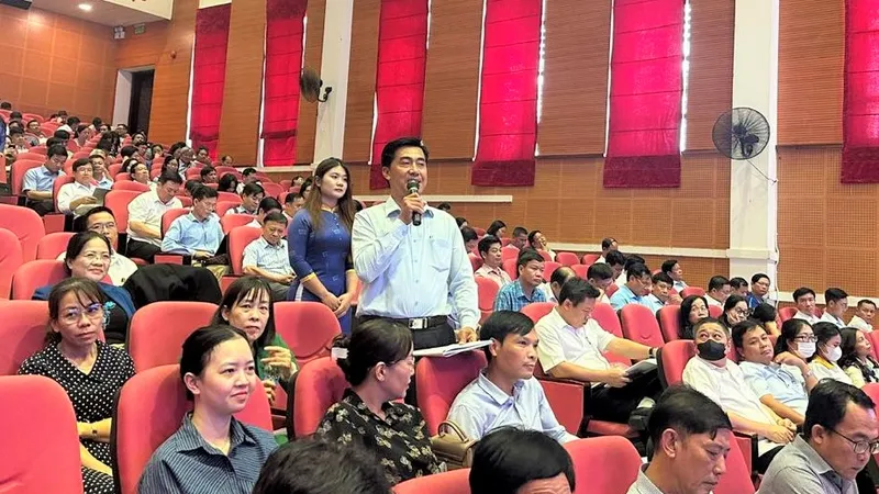 Các đại biểu tham dự hội nghị đặt câu hỏi tại phần thảo luận về công tác thanh tra, kiểm tra. Ảnh: THANH HÙNG