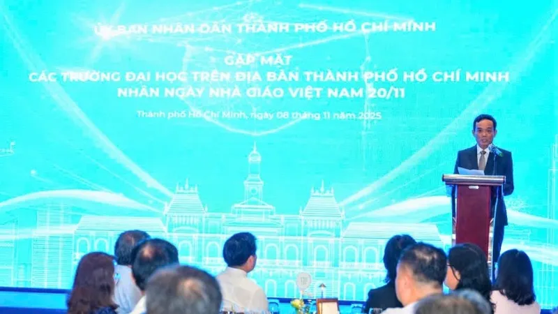 Đồng chí Trần Lưu Quang, Bí thư Trung ương Đảng, Bí thư Thành ủy TPHCM phát biểu tại buổi gặp mặt