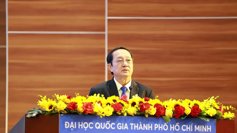 Phó Trưởng Ban Tuyên giáo và Dân vận Trung ương Huỳnh Thành Đạt phát biểu tại hội thảo