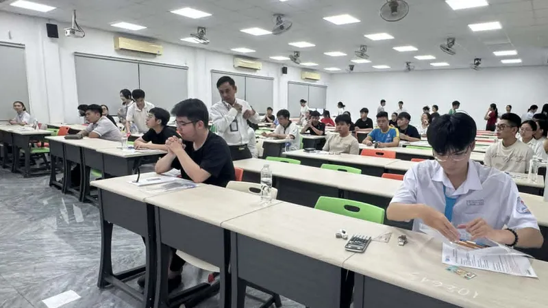 Thí sinh tham gia kỳ thi đánh giá năng lực đợt 2 tại điểm thi Trường ĐH Công nghiệp TPHCM 
