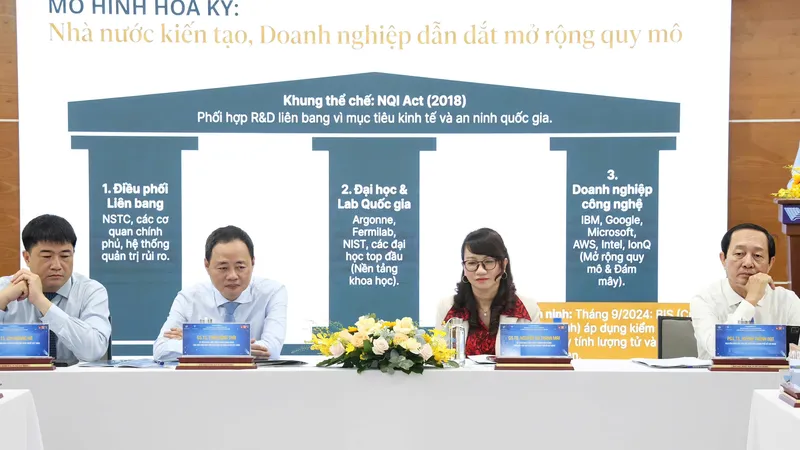 Đoàn chủ tọa điều hành hội thảo