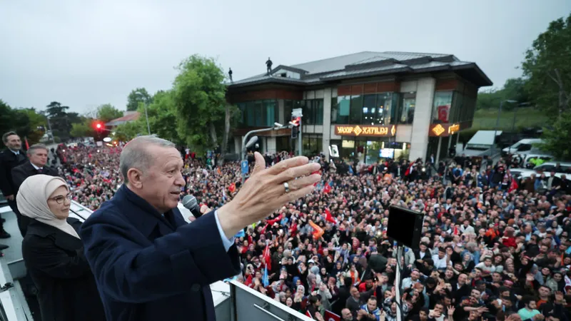 Tổng thống Erdogan tuyên bố giành chiến thắng sau khi kết quả kiểm phiếu được công bố