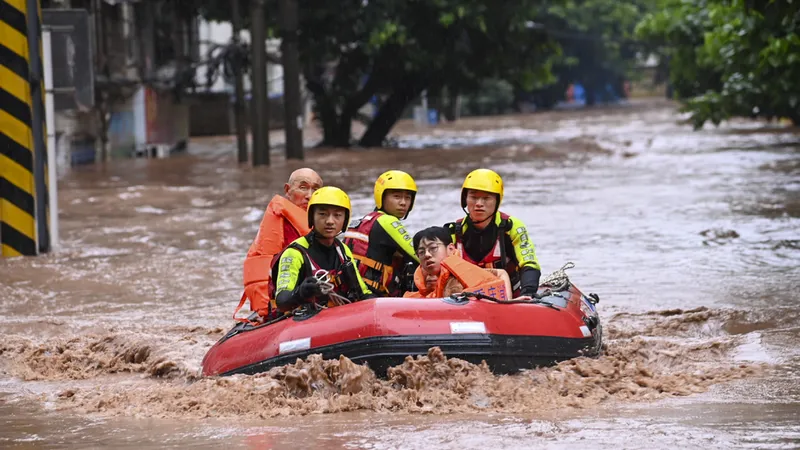 Lũ lụt hoành hành tại Trùng Khánh (Trung Quốc), ít nhất 15 người thiệt mạng