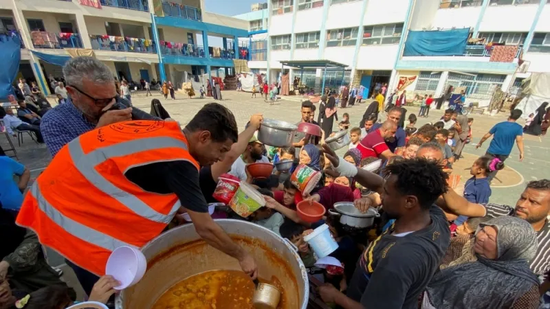 Cứu trợ lương thực cho người dân tại Dải Gaza Ảnh: REUTERS