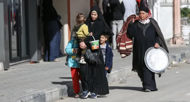 Người Palestine di tản khỏi Dải Gaza. Ảnh: Al Jazeera 
