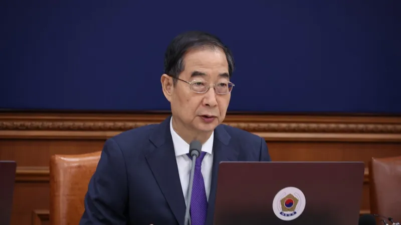 Thủ tướng Hàn Quốc Han Duck-soo. Ảnh: YONHAP