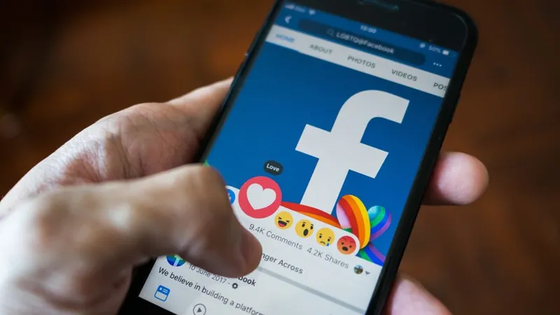 Người sử dụng Facebook. Ảnh: Investing