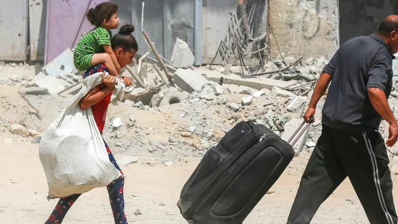 Người dân Palestine di tản tránh xung đột. Ảnh: UNRWA