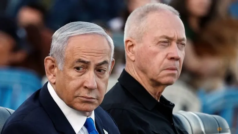 Thủ tướng Israel Benjamin Netanyahu và cựu Bộ trưởng Quốc phòng Yoav Gallant. Ảnh: REUTERS