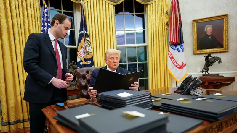 Ông Donald Trump ký sắc lệnh trừng phạt Tòa Hình sự quốc tế