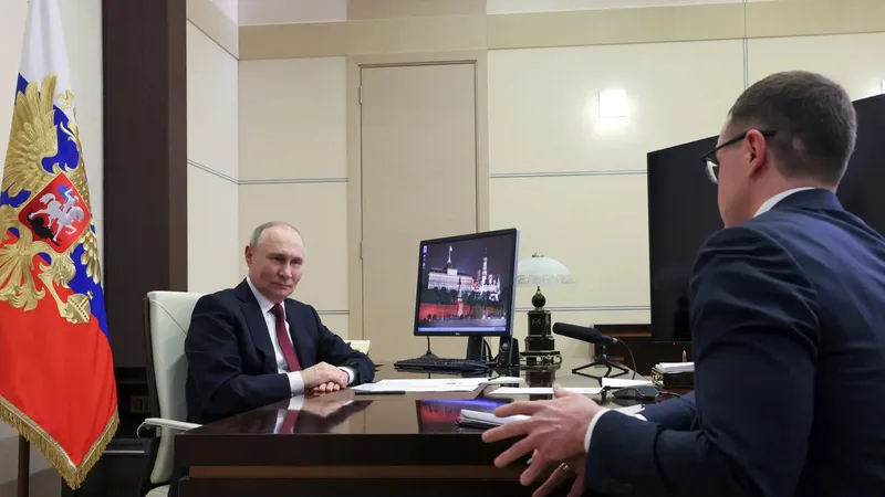 Tổng thống Vladimir Putin phát biểu trước phóng viên Nga ngày 24-2. Ảnh: NEW YORK TIMES 