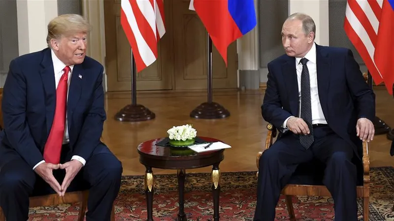 Tổng thống Mỹ Donald Trump và người đồng cấp Nga Vladimir Putin hội đàm vào năm 2018 tại Helsinki, Phần Lan. Ảnh: XINHUA 