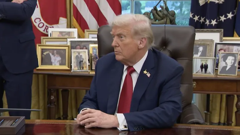 Tổng thống Mỹ Donald Trump trong buổi ký sắc lệnh cho phép TikTok tiếp tục hoạt động ở Mỹ. Ảnh: ABC NEWS