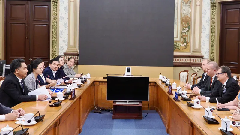Phó Chủ tịch UBND TPHCM Nguyễn Lộc Hà tại buổi làm việc với đoàn đại biểu Phần Lan. Ảnh: HOÀNG HÙNG 
