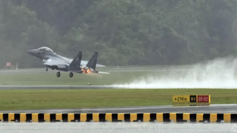 Chiến đấu cơ F-15SG từ căn cứ không quân Paya Lebar. Ảnh: CHANNEL NEWS ASIA 