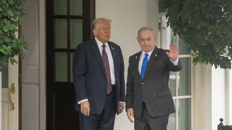 Tổng thống Mỹ Donald Trump và Thủ tướng Israel Benjamin Netanyahu. Ảnh: XINHUA 