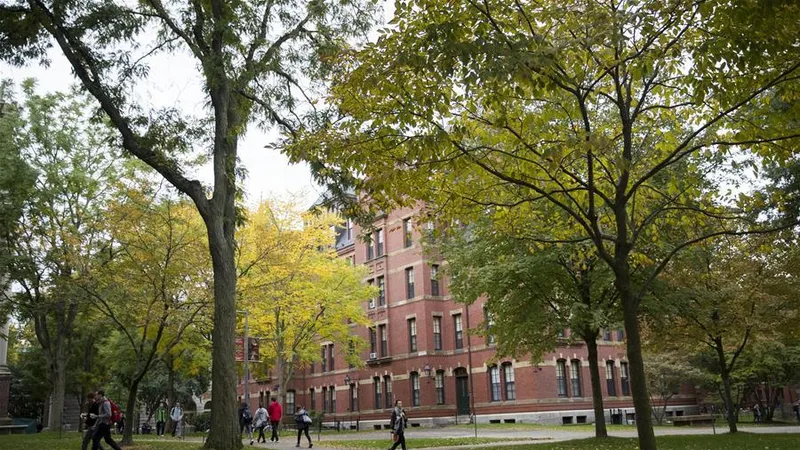 Khuôn viên trường Đại học Harvard. Ảnh: XINHUA 