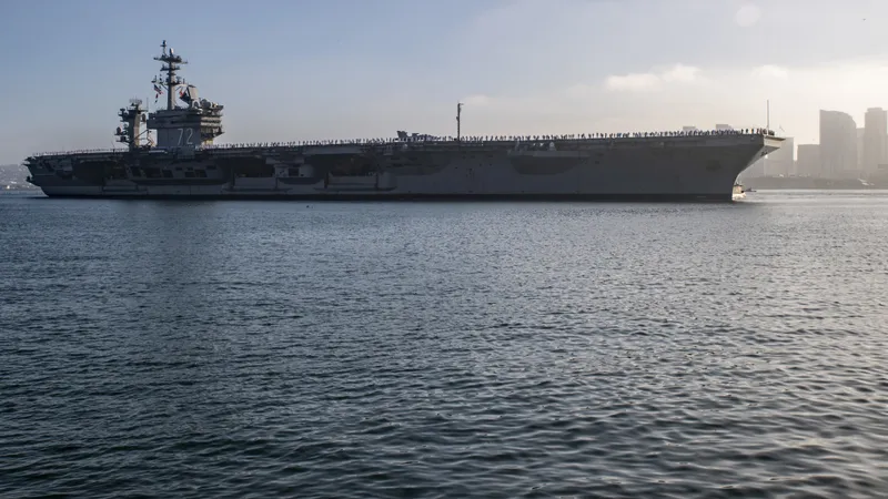USS Abraham Lincoln. Ảnh: U.S. NAVY PHOTO