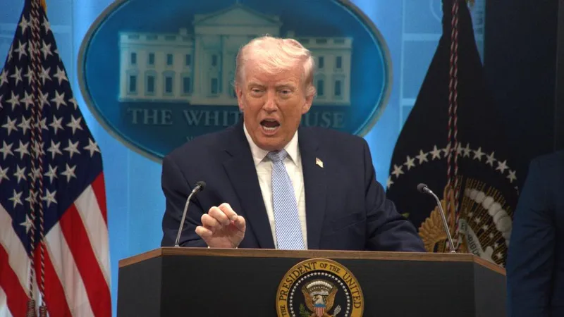 Tổng thống Mỹ Donald Trump tại buổi họp báo. Ảnh: XINHUA 