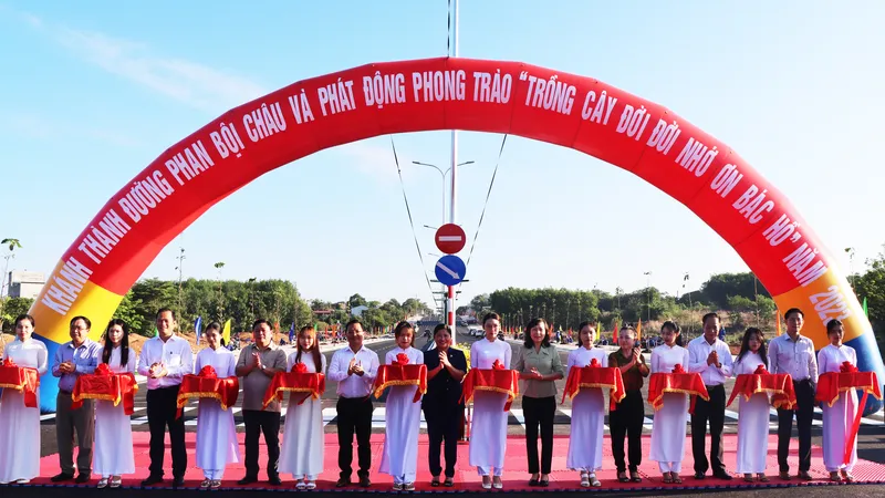Bình Phước khánh thành tuyến đường kinh phí 60 tỷ đồng, người dân đóng góp 40 tỷ đồng 