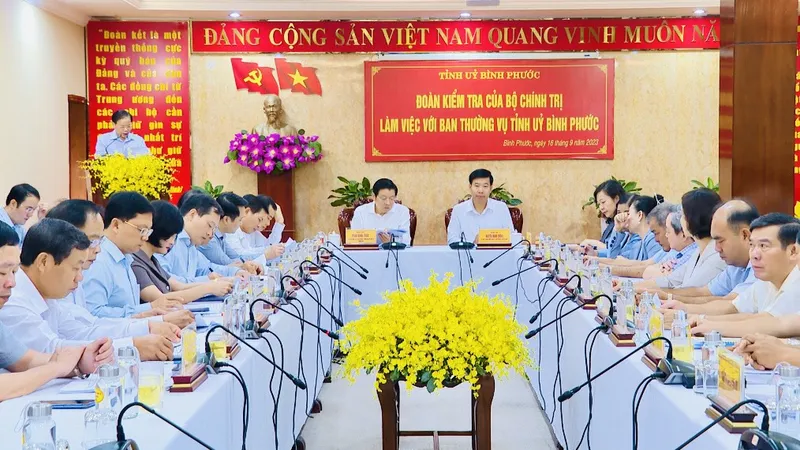 Công bố quyết định kiểm tra của Bộ Chính trị về công tác cán bộ đối với Ban Thường vụ Tỉnh ủy Bình Phước
