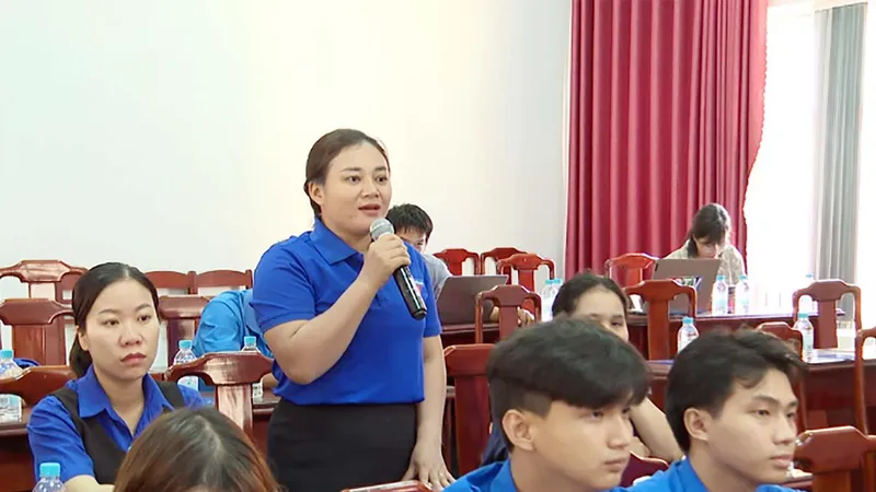 Chủ tịch UBND tỉnh Bình Phước đối thoại với thanh niên