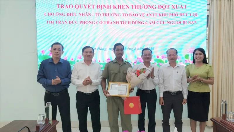 Bình Phước khen thưởng đột xuất tổ trưởng khu phố dũng cảm cứu người giữa dòng nước chảy xiết