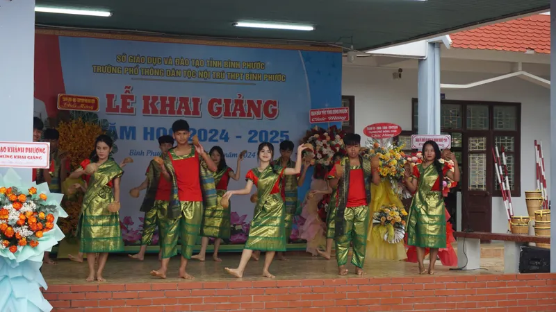  Trường Phổ thông Dân tộc nội trú THPT Bình Phước khai giảng năm học mới 