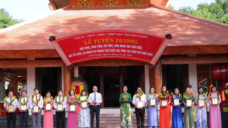 Bình Phước: Tuyên dương 59 tập thể và 218 cá nhân xuất sắc