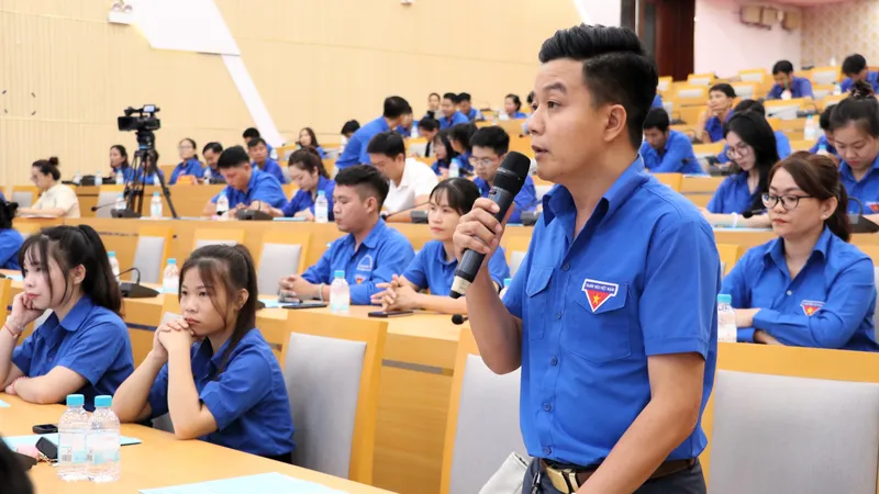 Lãnh đạo tỉnh Bình Phước đối thoại với hơn 200 thanh niên