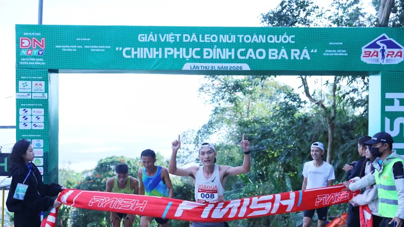 Hoàng Nguyên Thanh đăng quang Vua leo núi Bà Rá 2026