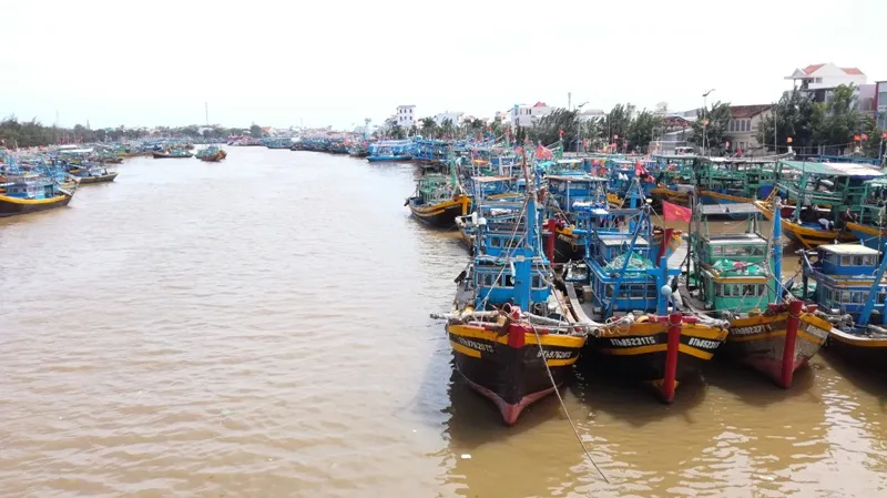 Tỉnh Bình Thuận yêu cầu các địa phương kêu gọi các tàu thuyền tìm nơi trú bão an toàn trước 17 giờ chiều nay.