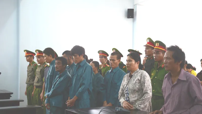 Các bị cáo tại phiên tòa.