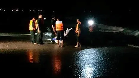 Tìm thấy thi thể 4 du khách bị đuối nước trên vùng biển Hàm Tiến - Mũi Né