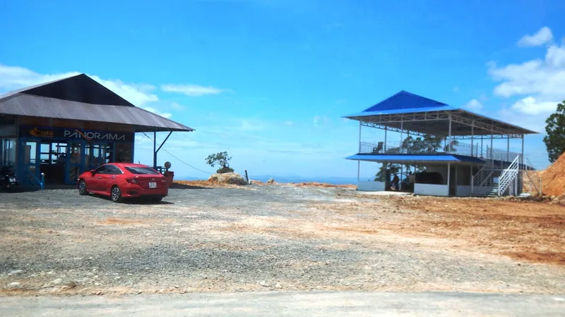 Các điểm dừng chân xây dựng trái phép trên đèo Đại Ninh