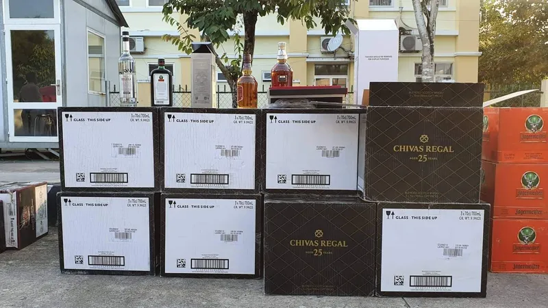 Hàng trăm chai rượu ngoại không rõ ngồn gốc bị ngành chức năng bắt giữ