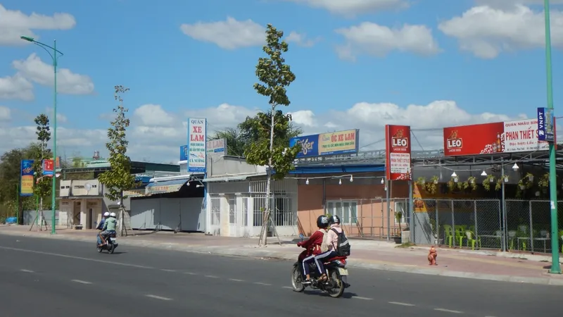 Các quán nhậu, cà phê, hớt tóc máy lạnh,... ở Bình Thuận sẽ phải đóng cửa từ 17 giờ chiều 26-3.