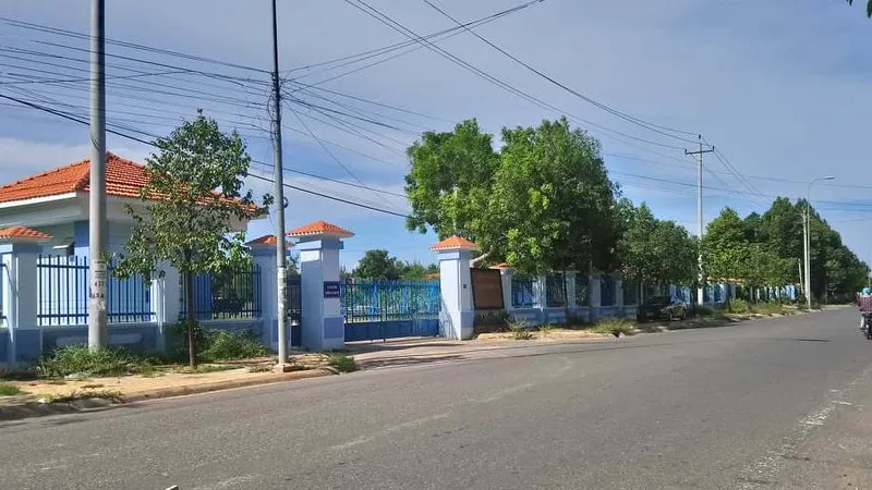  Trường Chính trị tỉnh Bình Thuận mở lớp học tập trung đông người giữa tình hình dịch Covid-19 đang phức tạp.