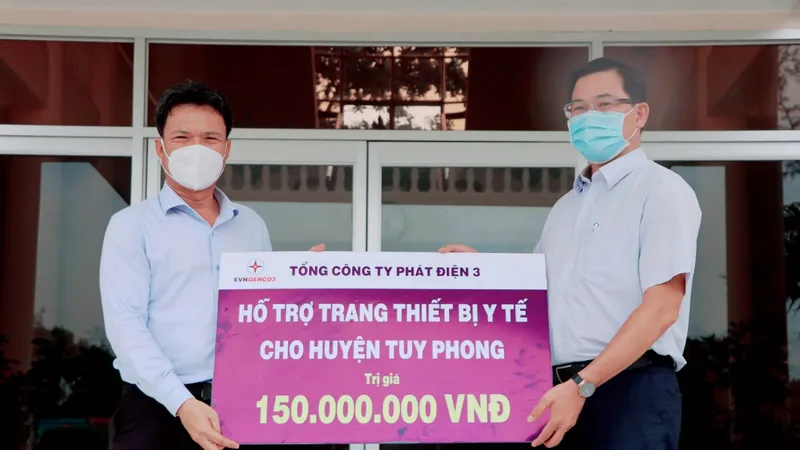 Tổng Công ty Phát điện 3 trao tặng trang thiết bị y tế cho công tác phòng, chống dịch Covid-19 tại Bình Thuận