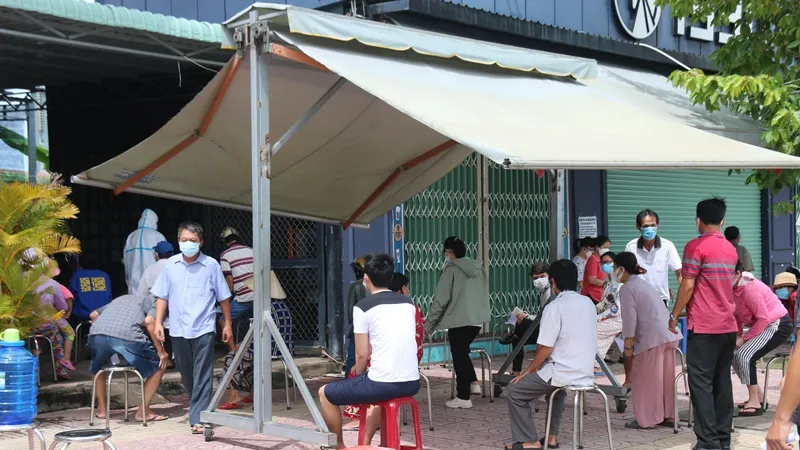 Ca mắc Covid-19 tăng vọt, TP Phan Thiết chuyển từ “vùng vàng” sang “vùng cam“