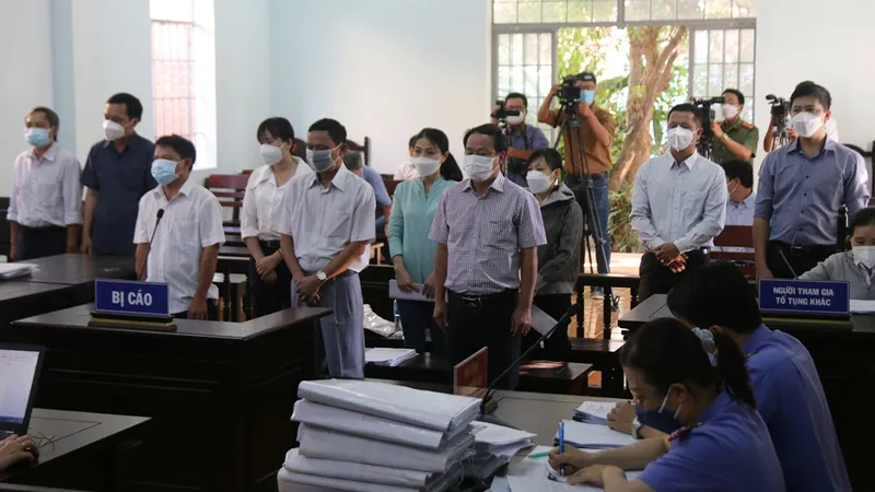 Các bị cáo tại phiên tòa.
