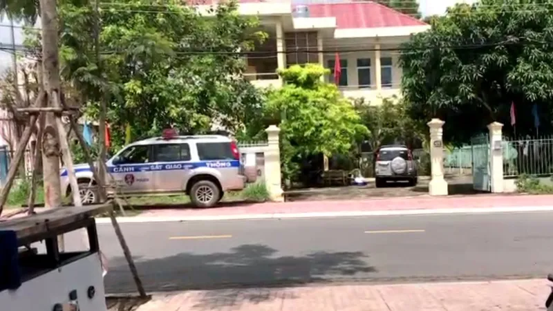 Cơ quan chức năng khám xét nơi làm việc của các bị can
