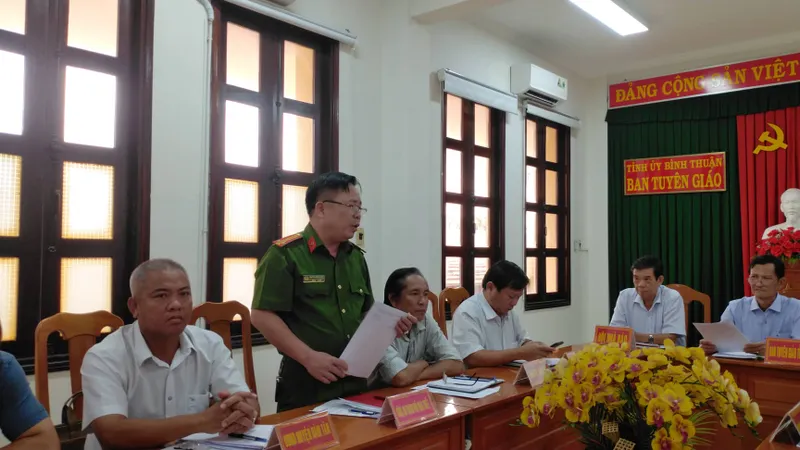 Thượng tá Nguyễn Ngọc Oanh, Phó Công an TP Phan Thiết (tỉnh Bình Thuận) đã thông tin ban đầu vụ việc "Hotgirl Tina Dương".