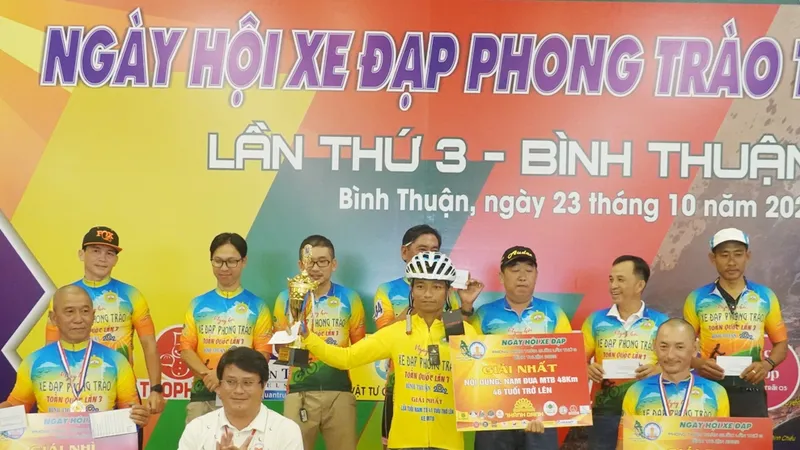 Hơn 1.300 vận động viên tham dự Ngày hội Xe đạp toàn quốc lần 3.