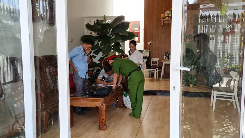 Cơ quan CSĐT Công an tỉnh Ninh Thuận khám xét nơi ở của 2 bị can