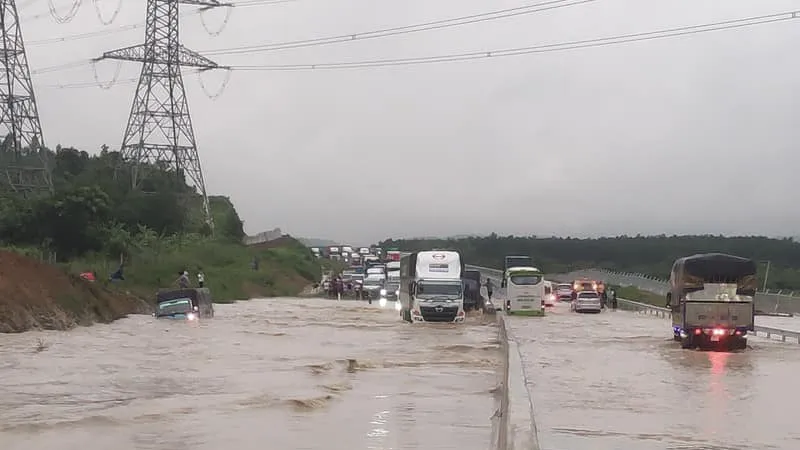 Các chuyên gia vào cuộc tìm nguyên nhân gây ngập cao tốc Phan Thiết - Dầu Giây